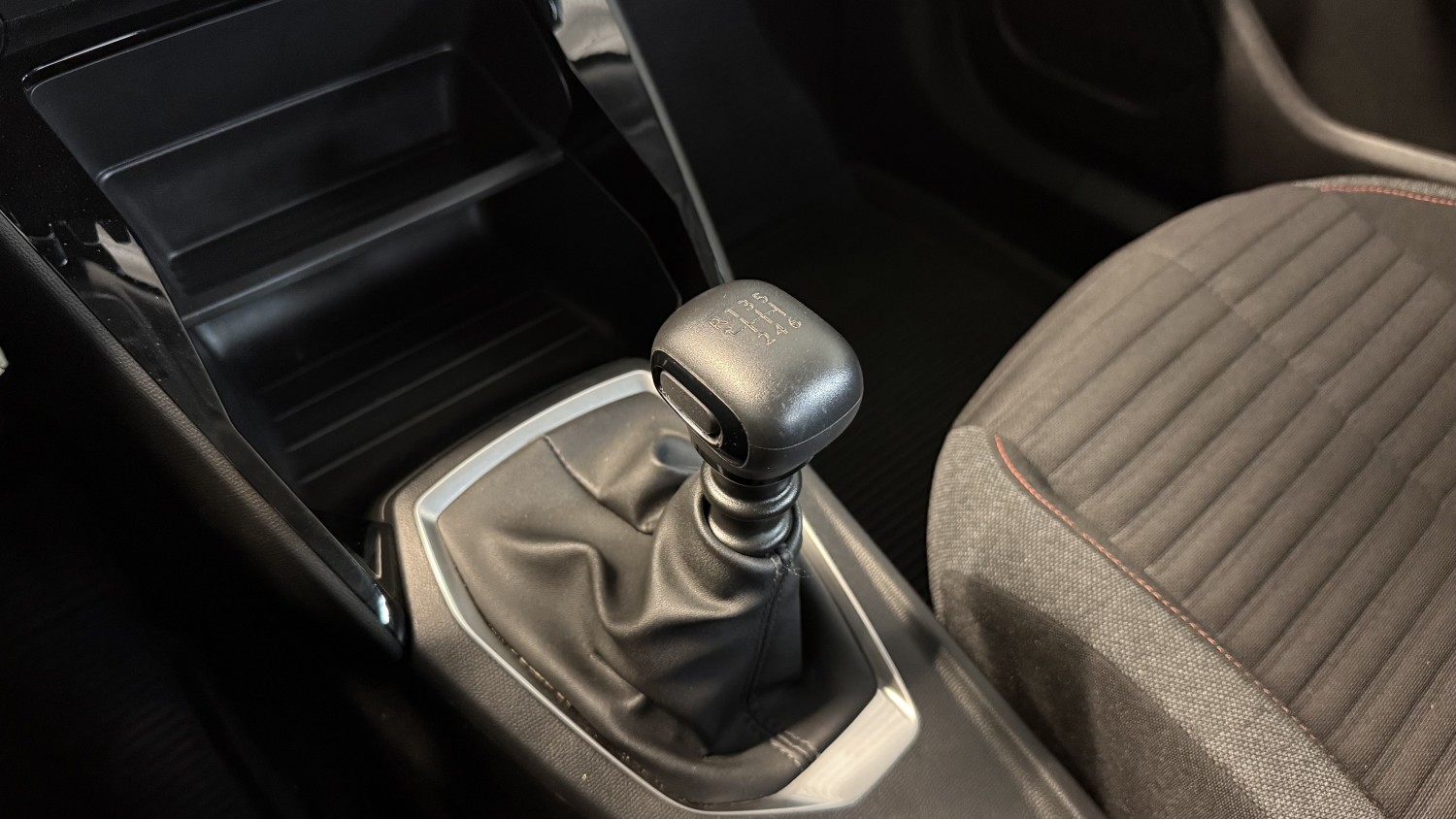Car image 23