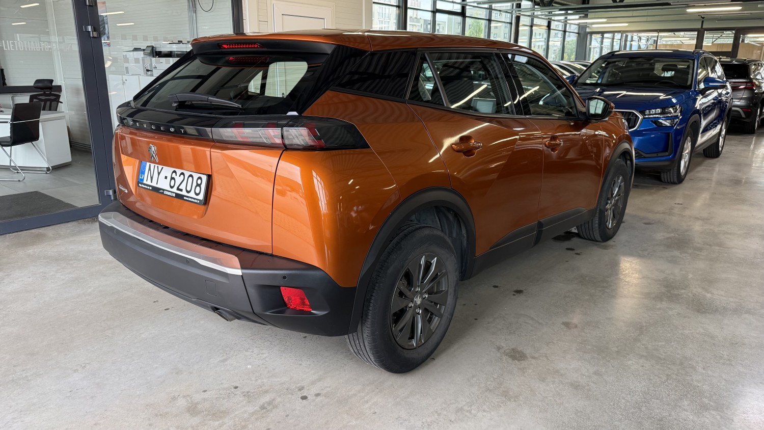 Car image 4