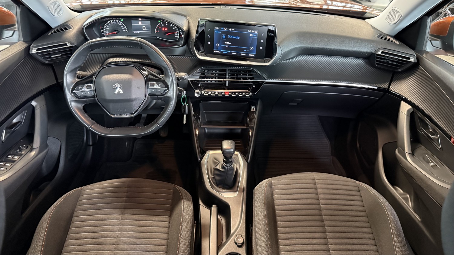 Car image 17