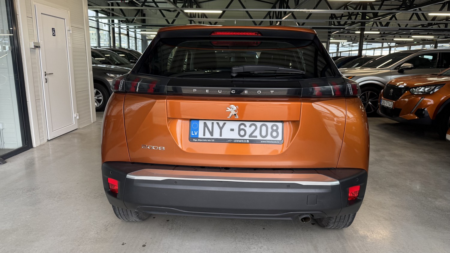 Car image 3