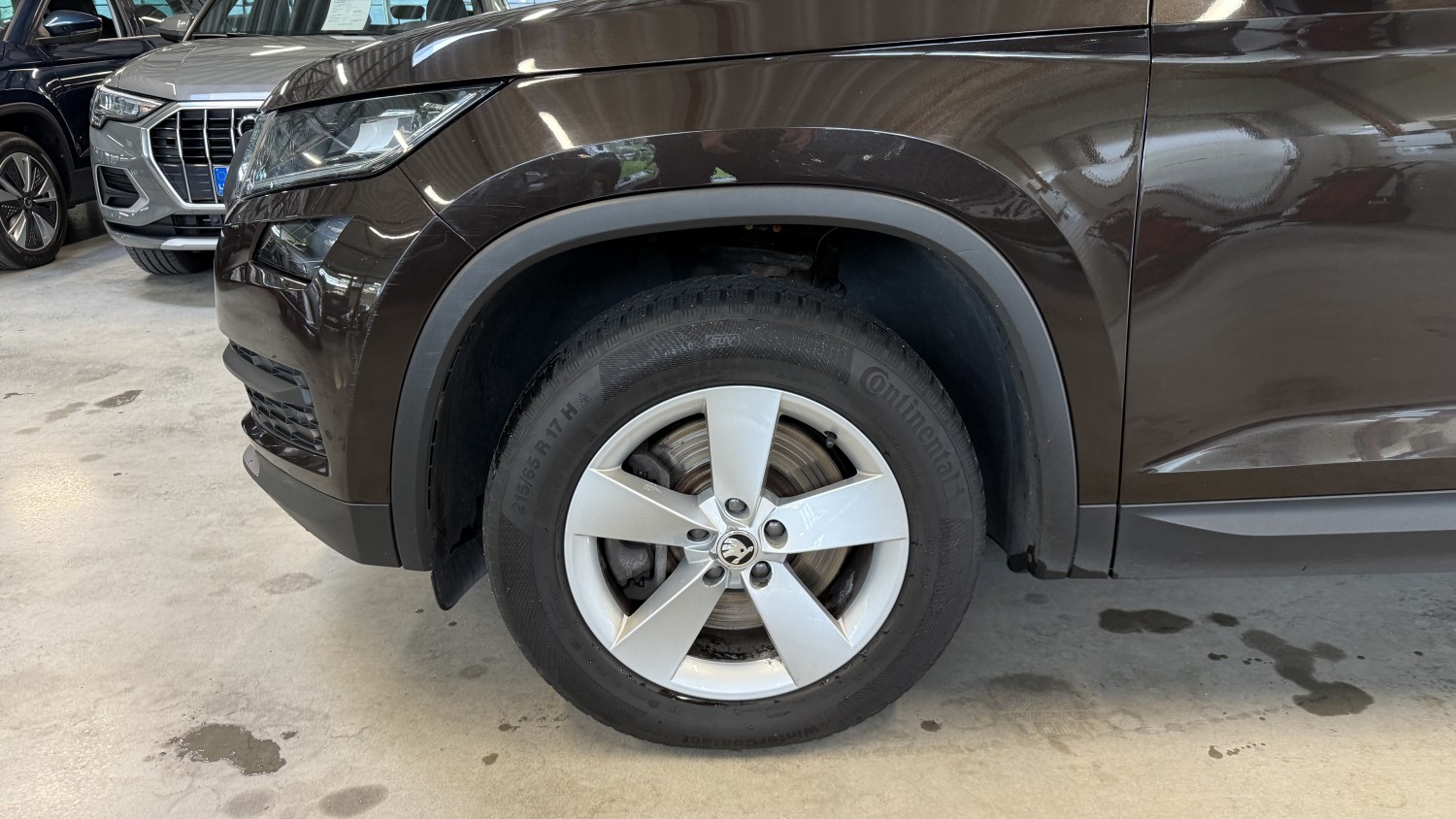 Car image 8