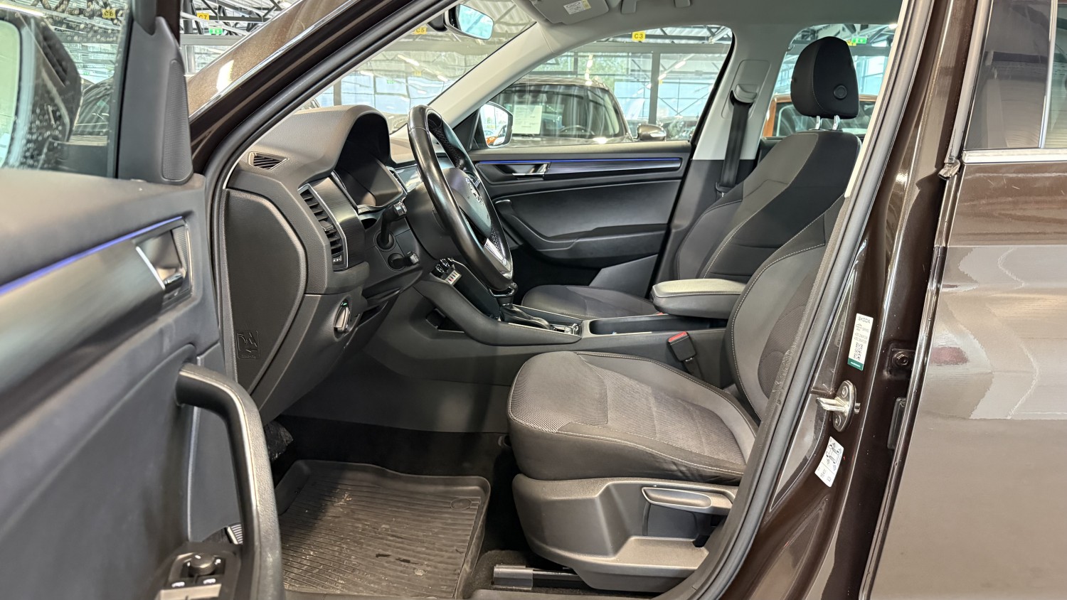 Car image 11