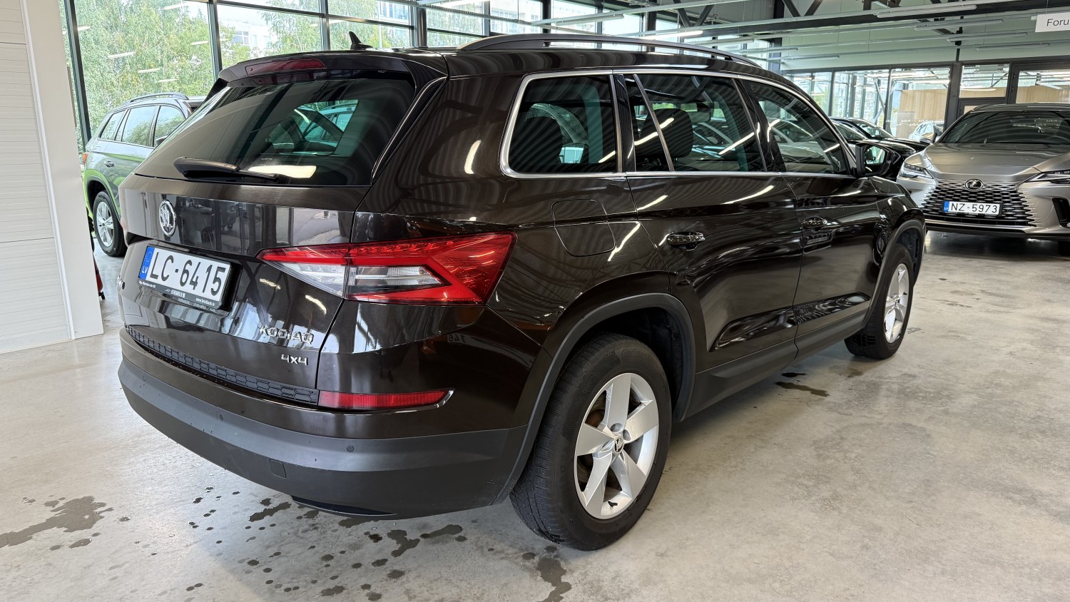 Car image 4