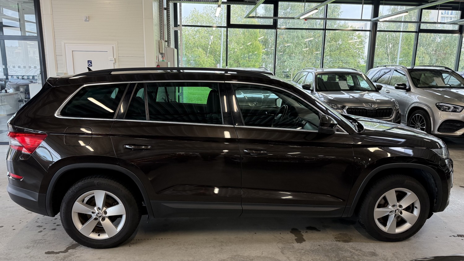 Car image 5