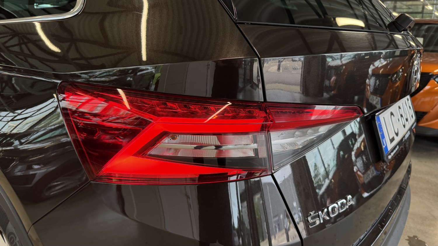 Car image 10