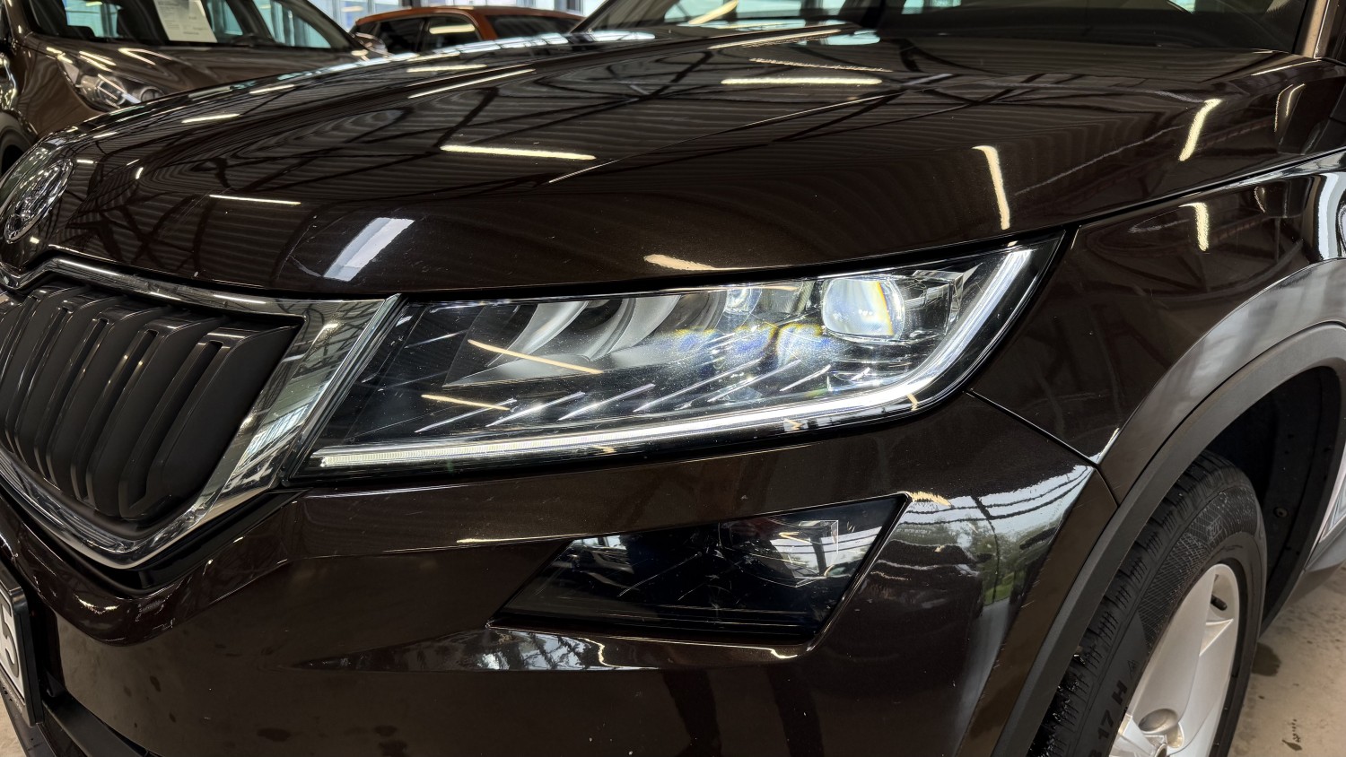 Car image 9