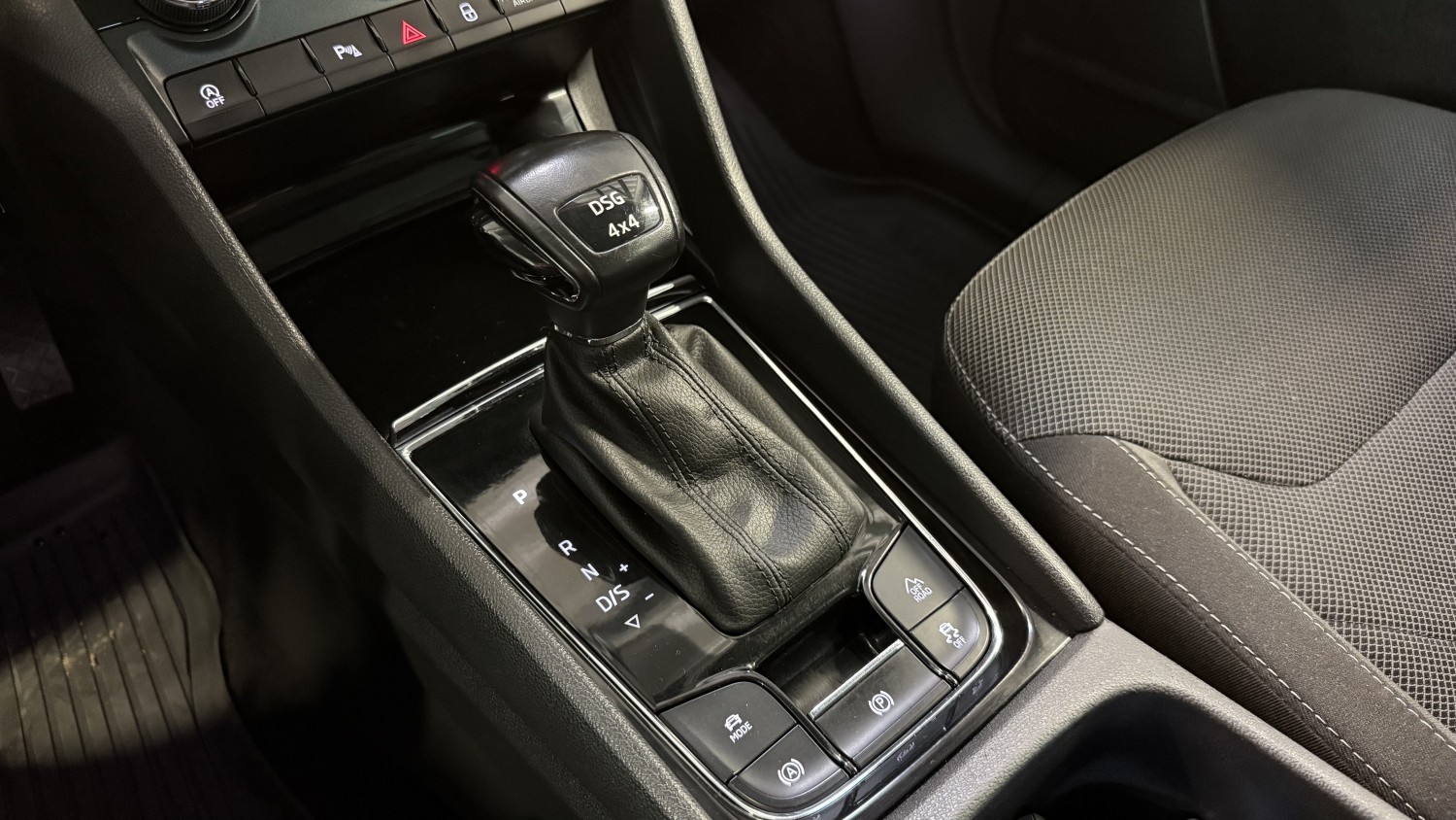 Car image 23