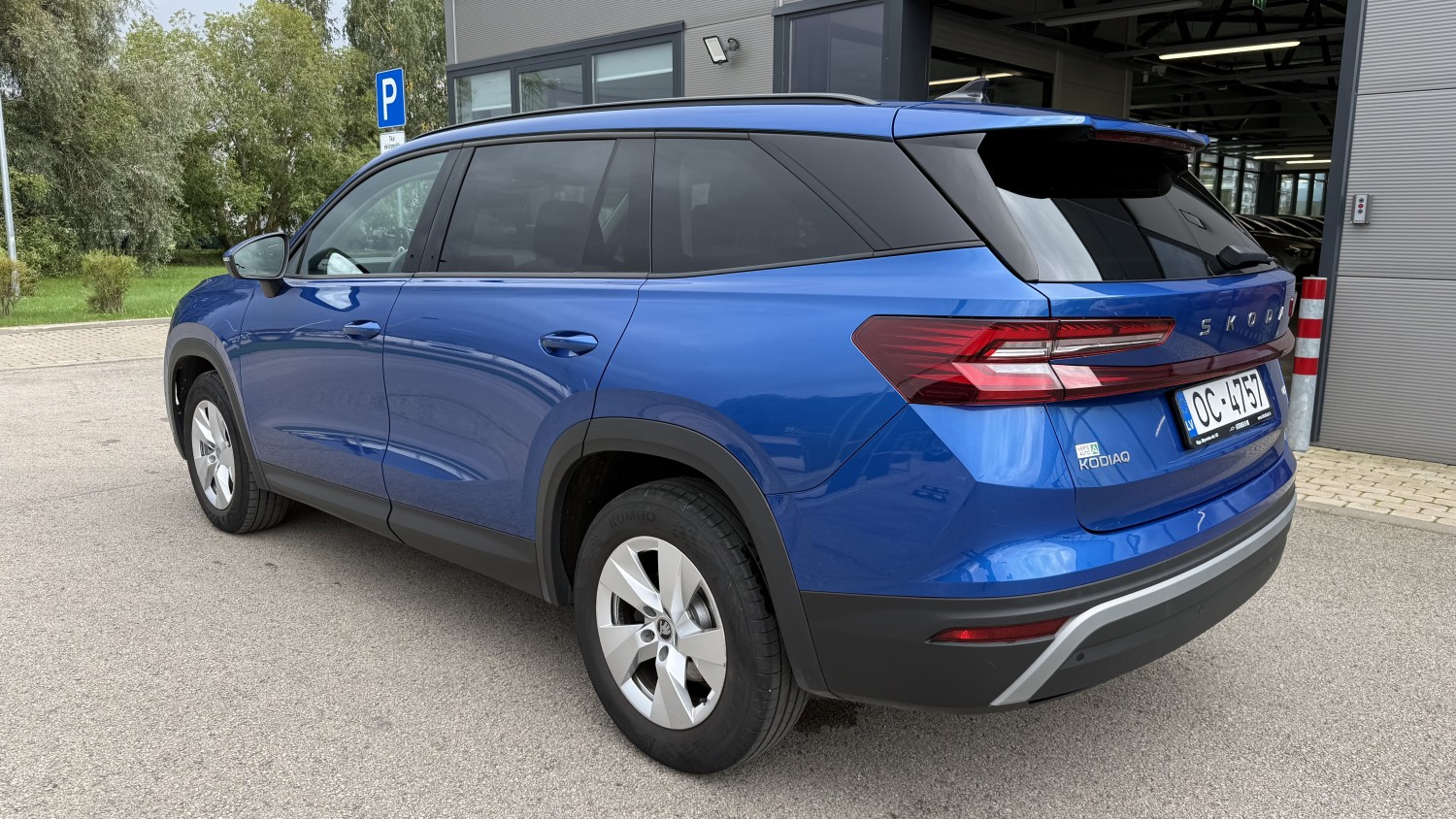 Car image 2