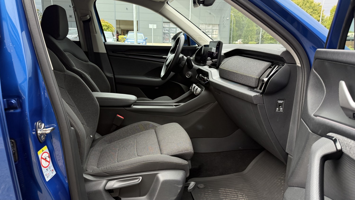 Car image 18