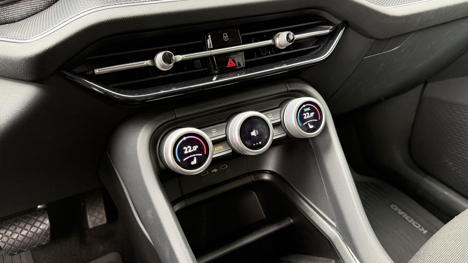 Car image 25