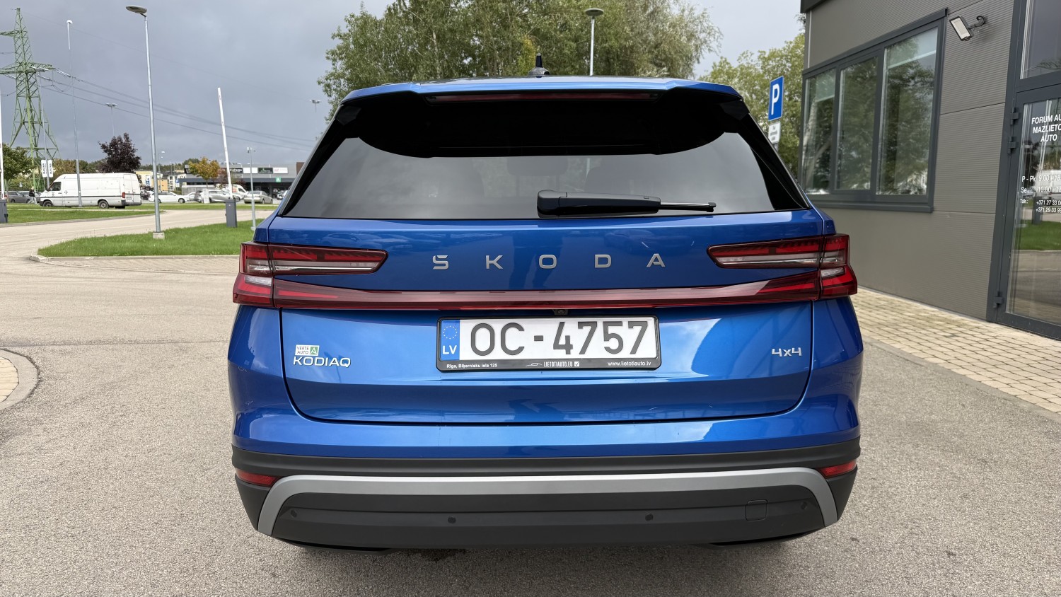 Car image 3