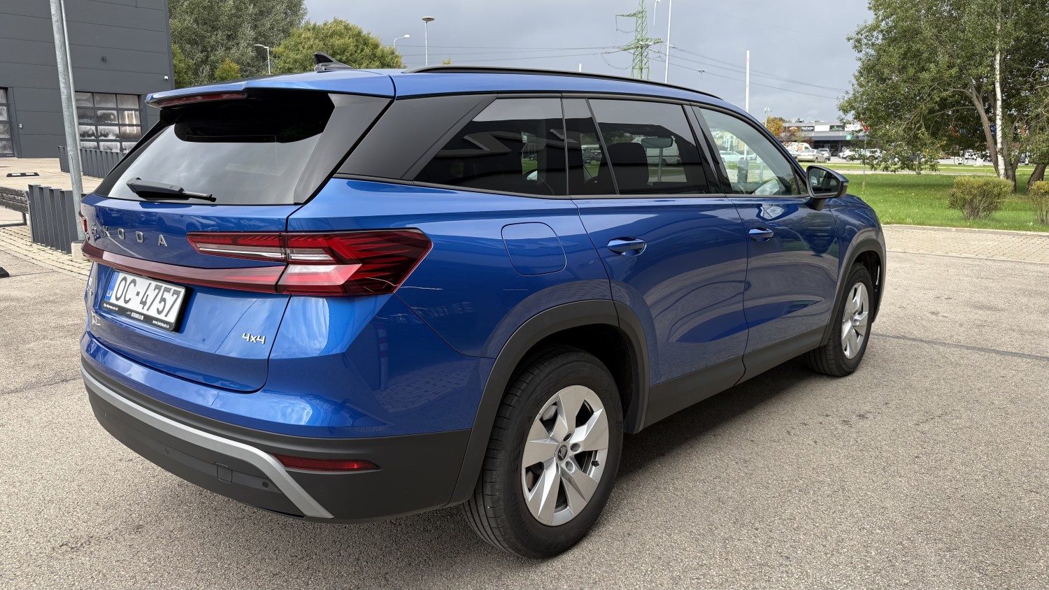 Car image 4