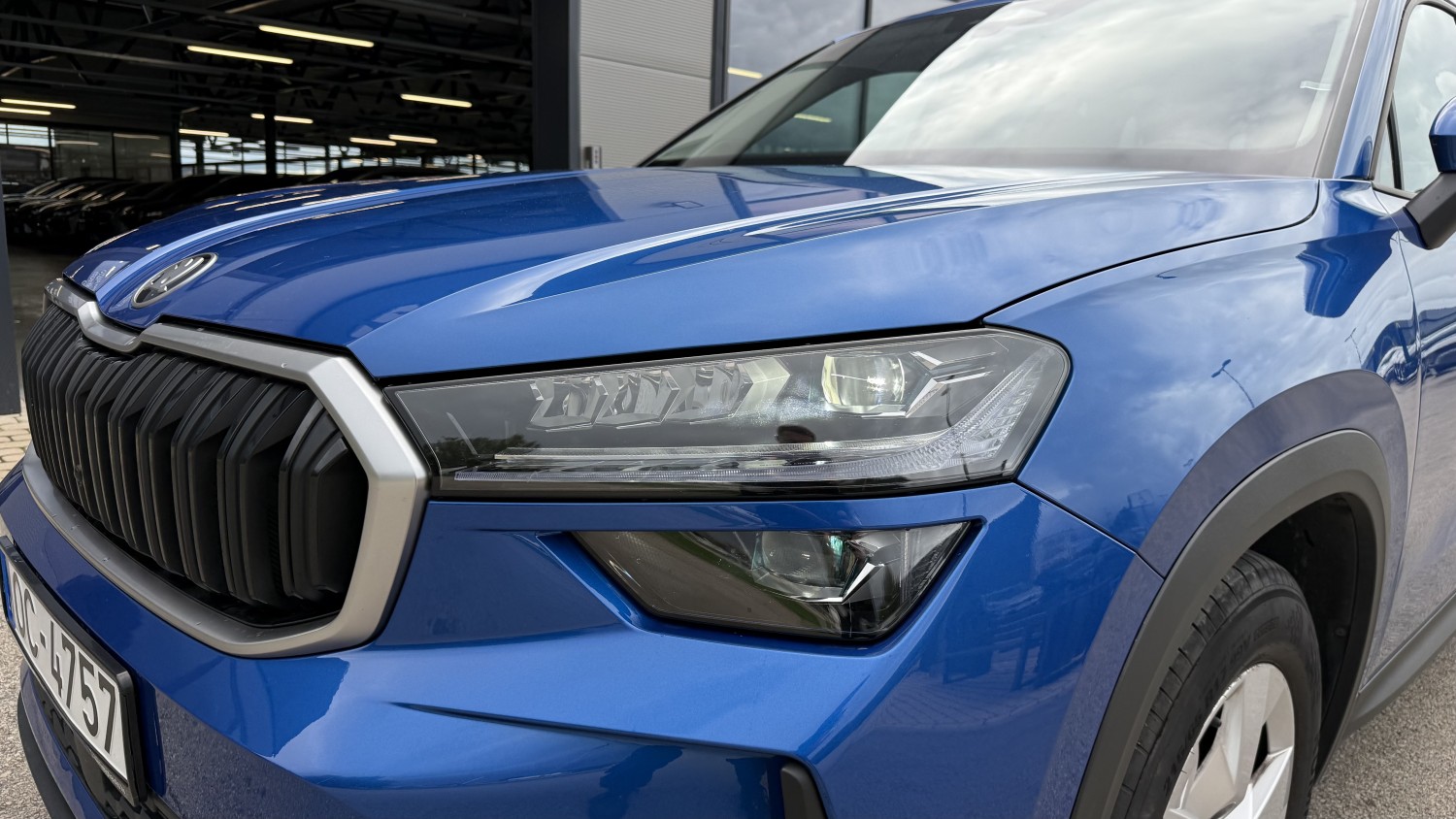 Car image 9