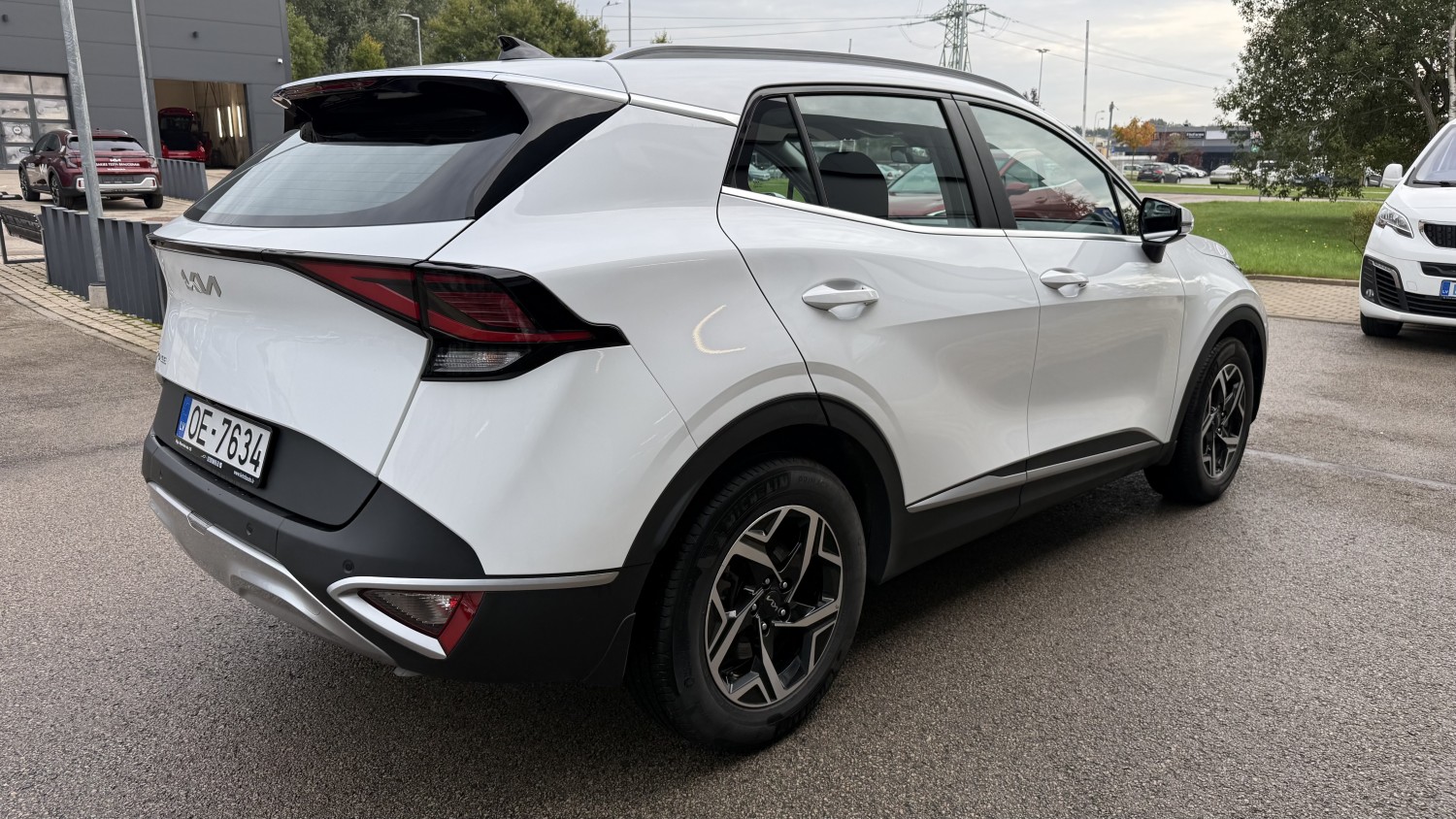 Car image 4