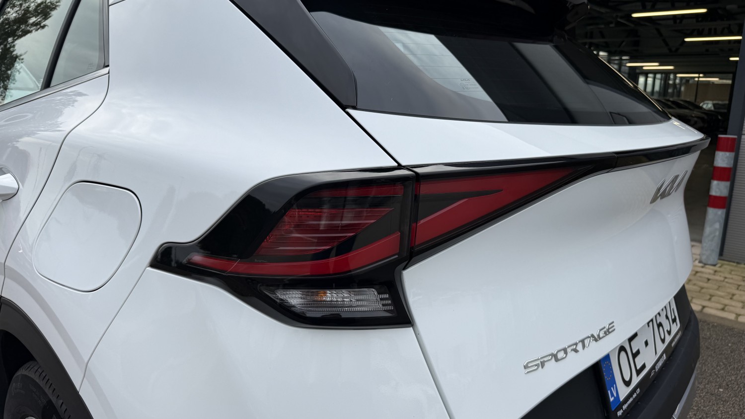 Car image 10