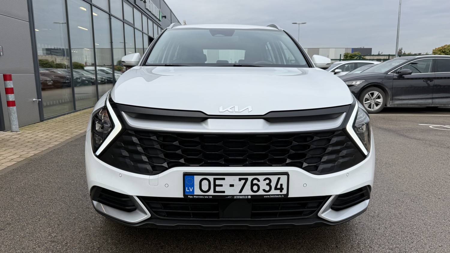 Car image 7