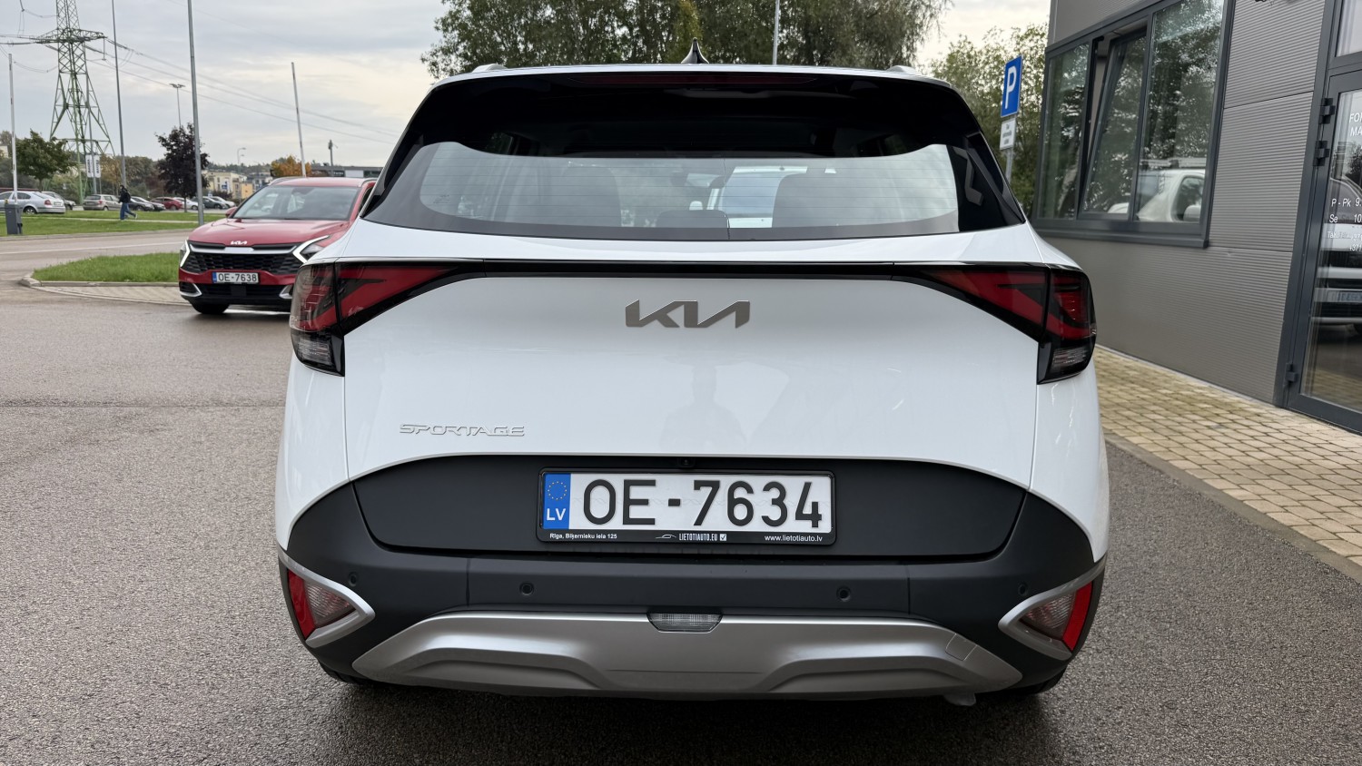 Car image 3