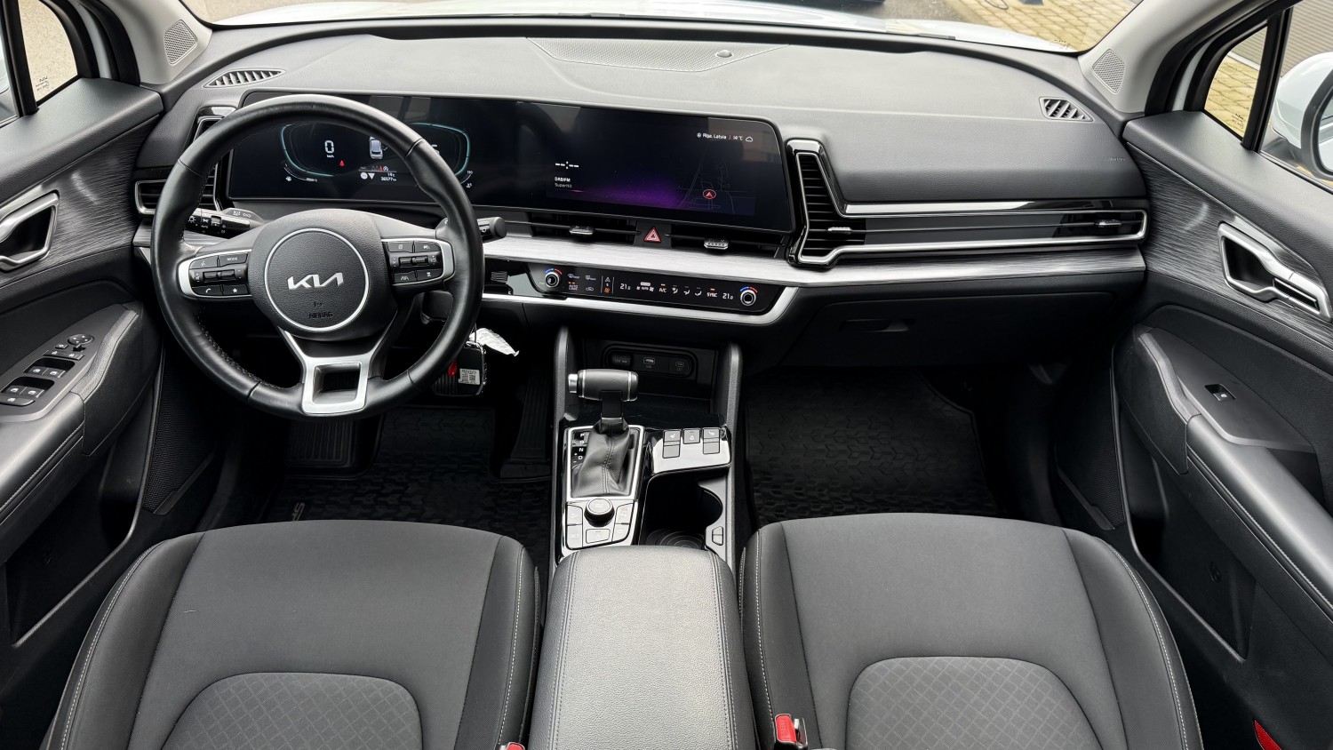 Car image 17