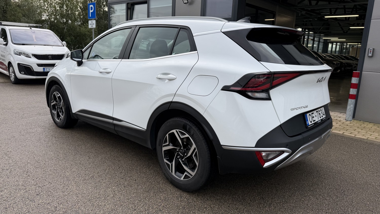 Car image 2