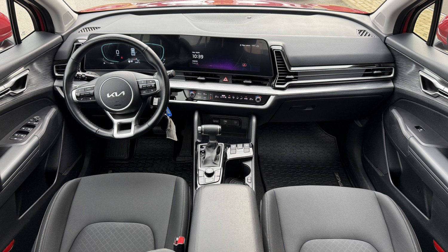 Car image 16
