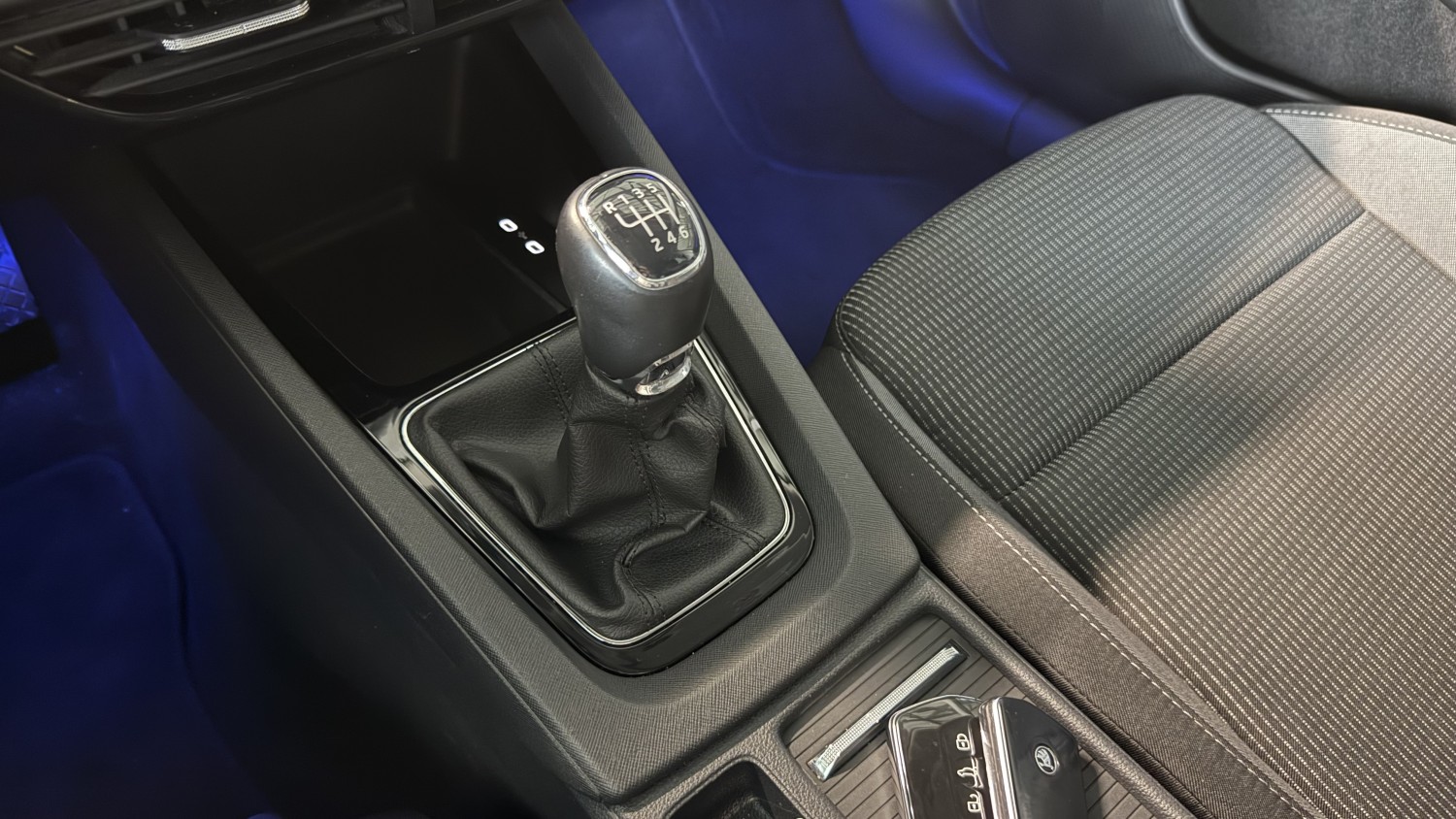 Car image 20