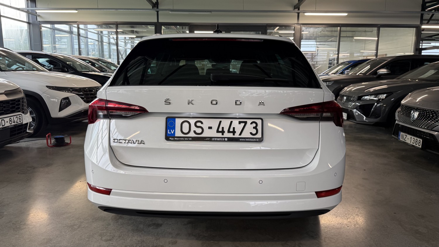 Car image 3