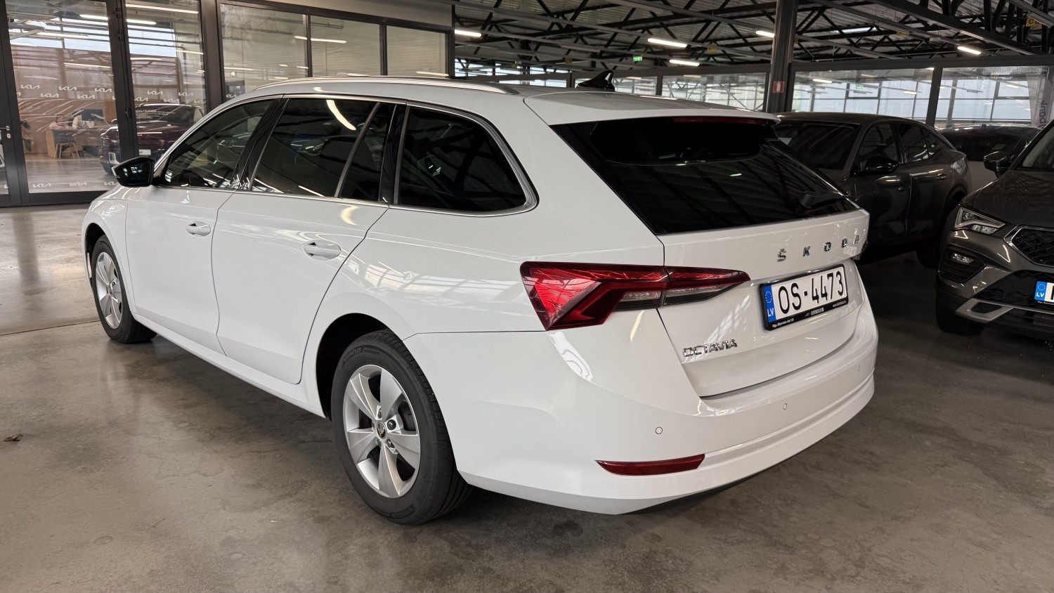 Car image 2