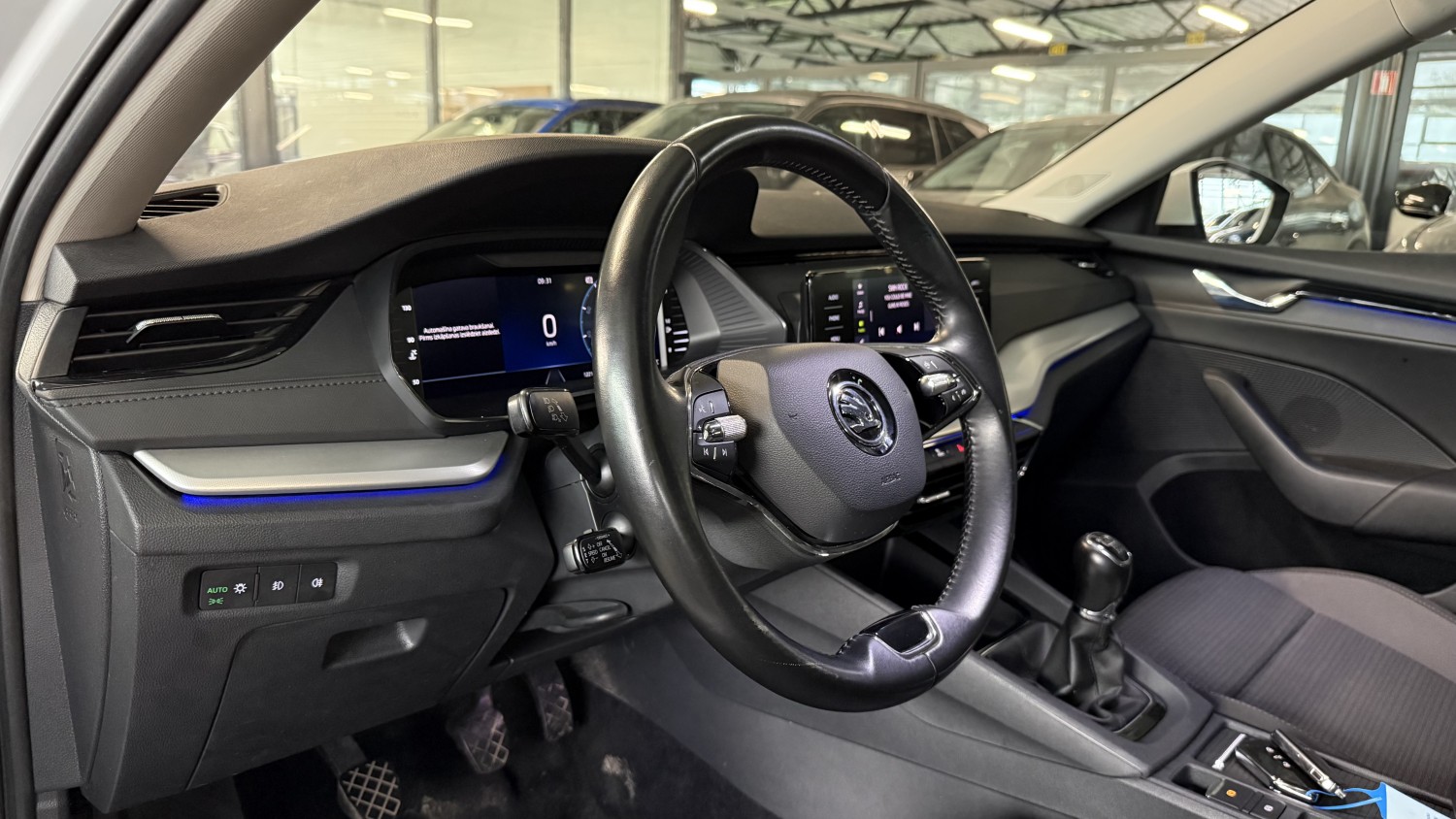 Car image 15
