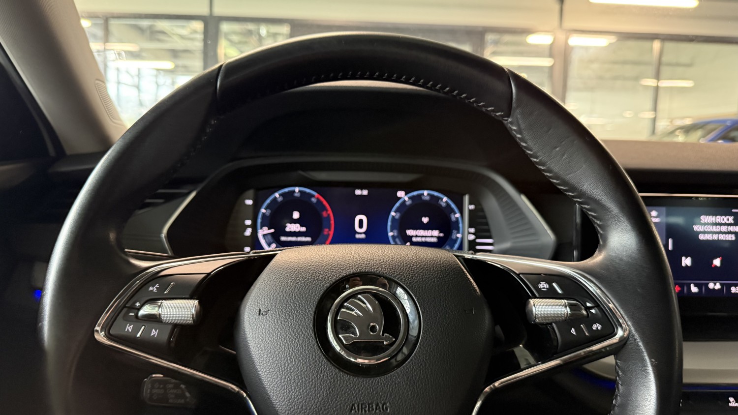 Car image 16