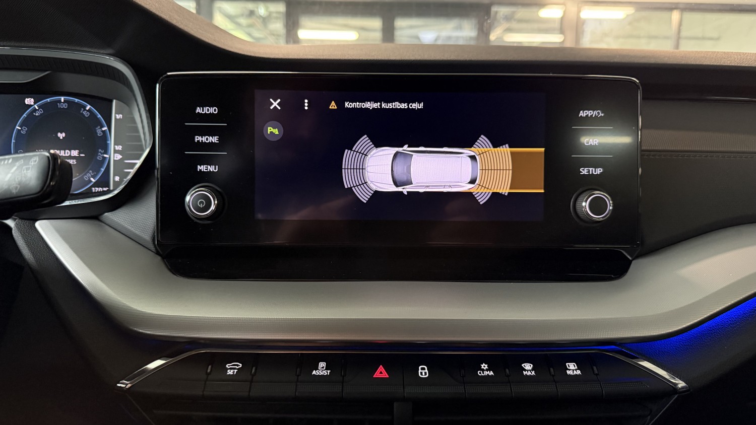 Car image 19
