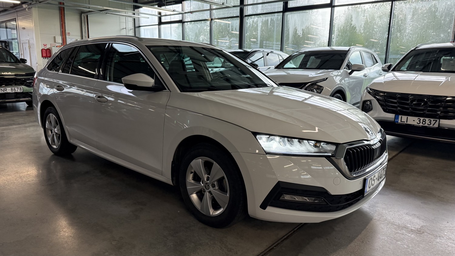 Car image 6