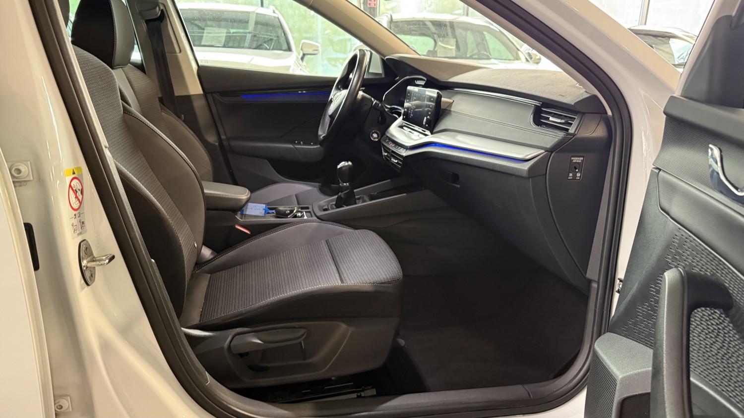 Car image 13
