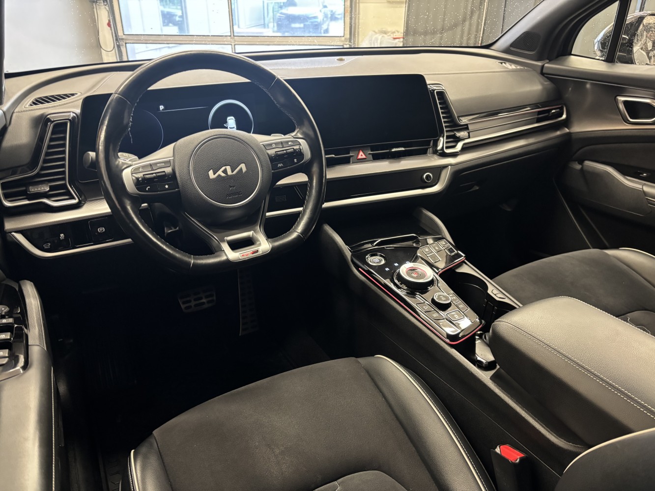 Car image 12