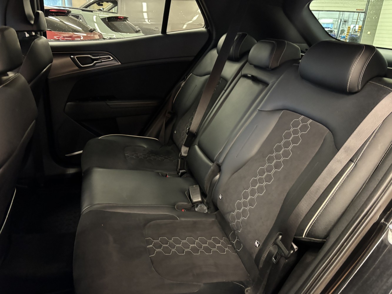 Car image 27