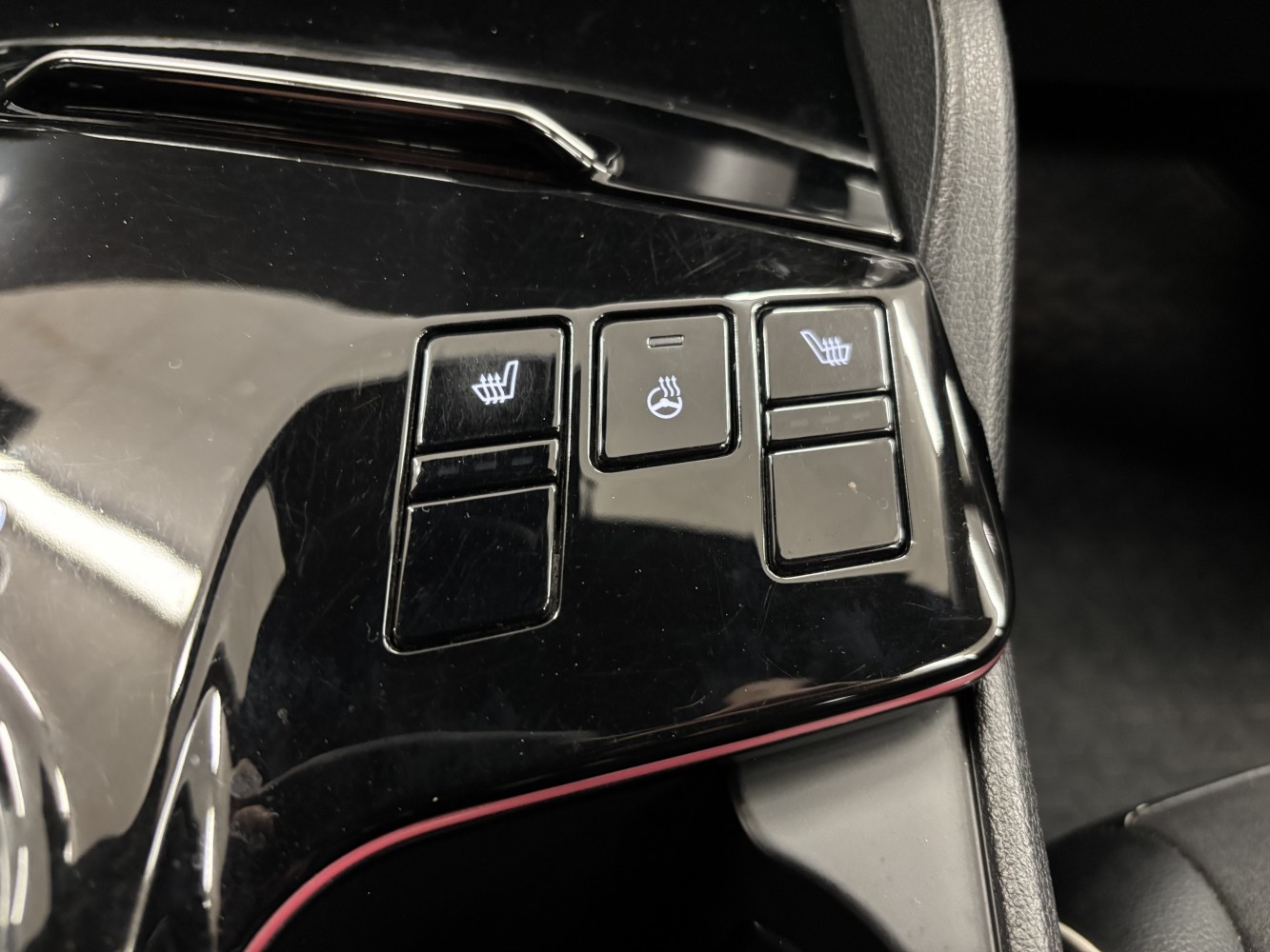 Car image 25
