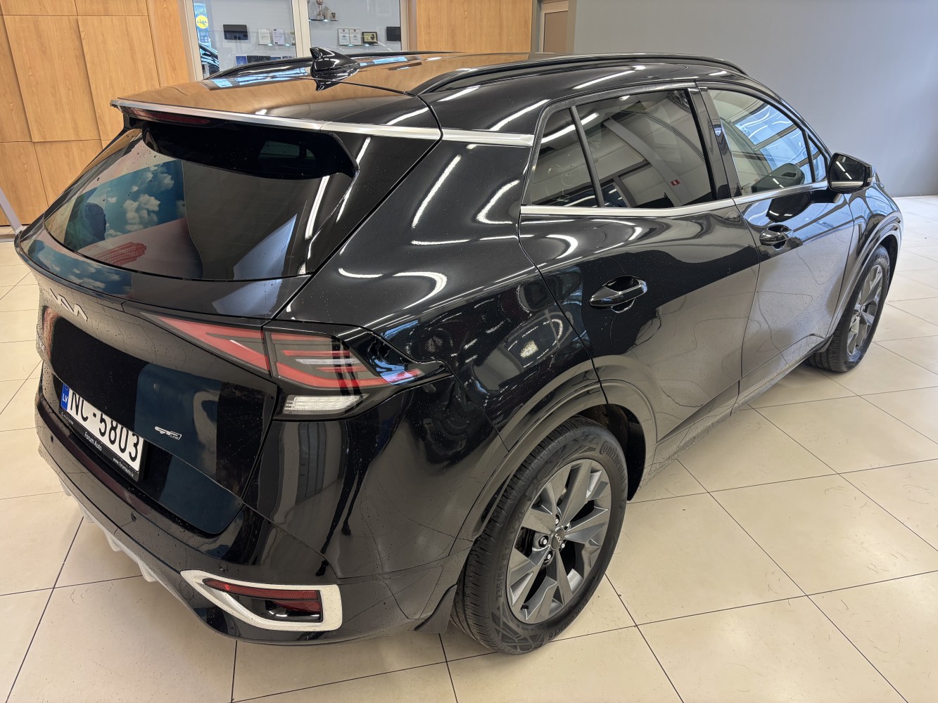 Car image 3