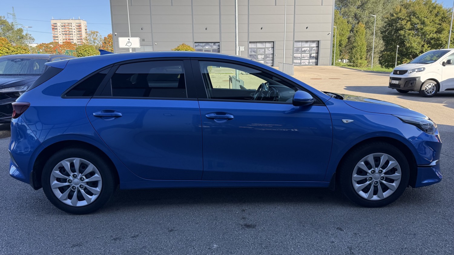 Car image 5