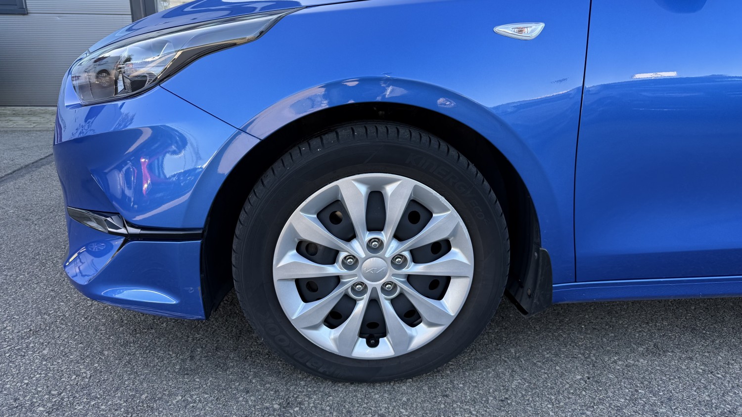 Car image 8
