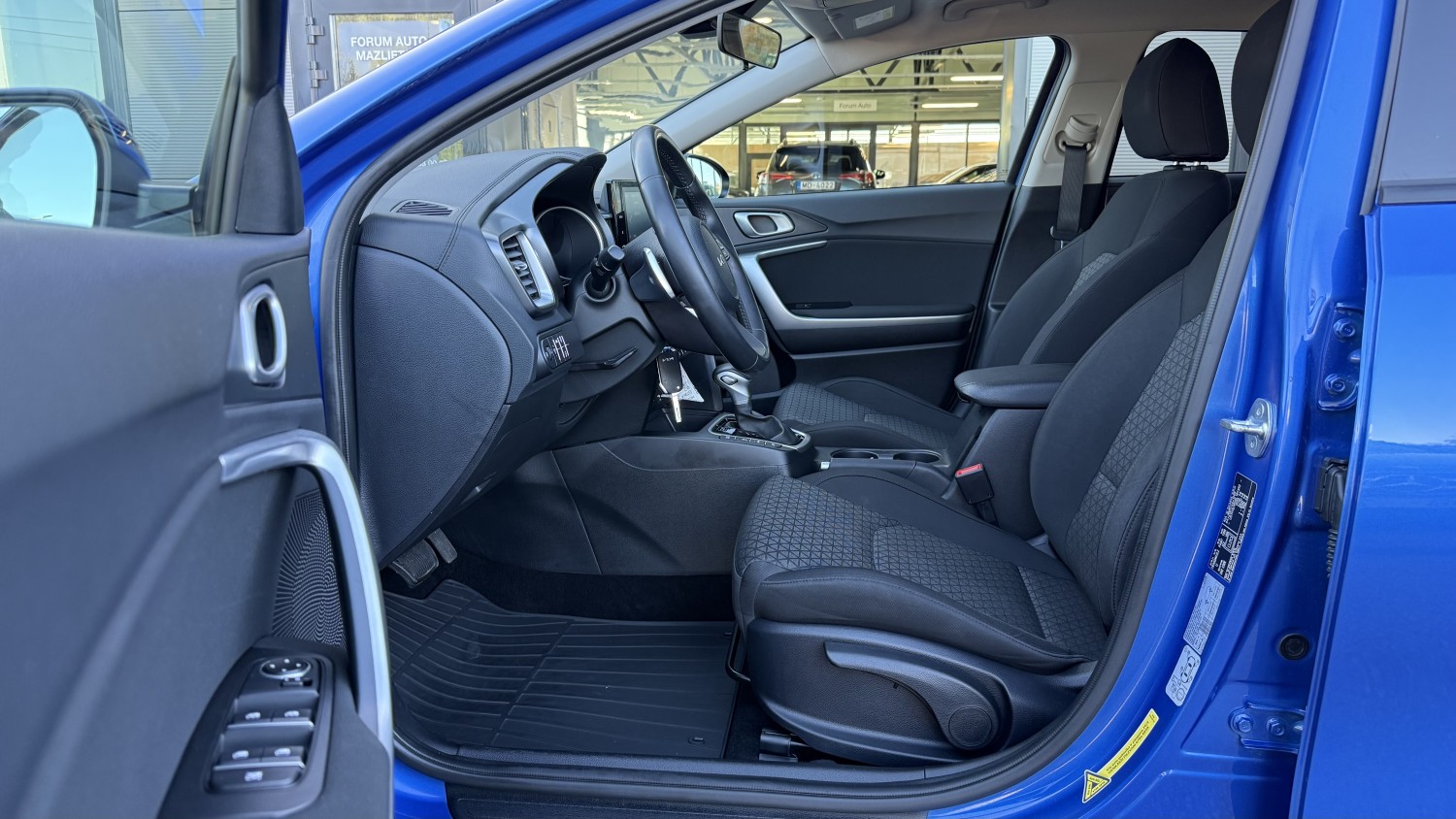 Car image 11
