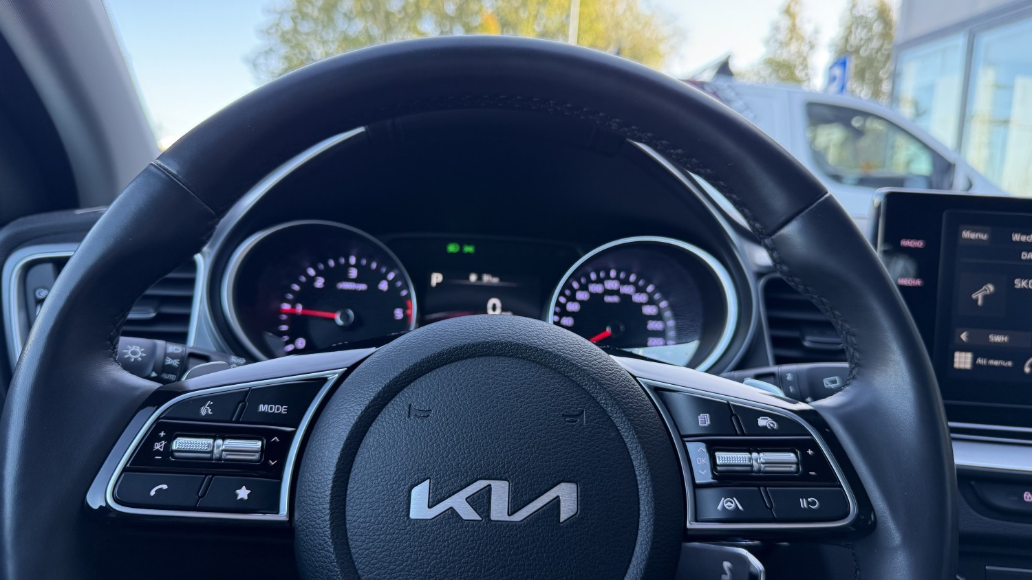 Car image 19