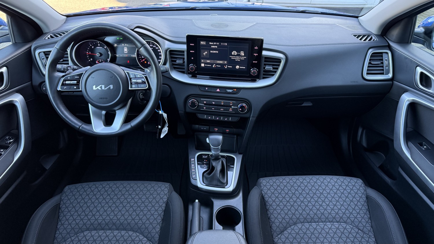 Car image 17
