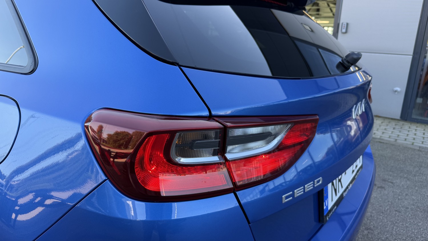 Car image 10