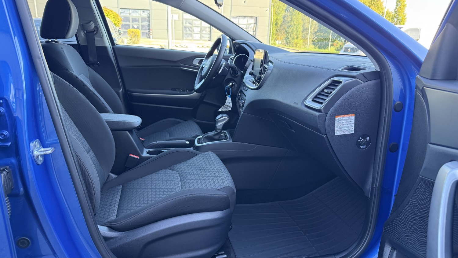 Car image 16