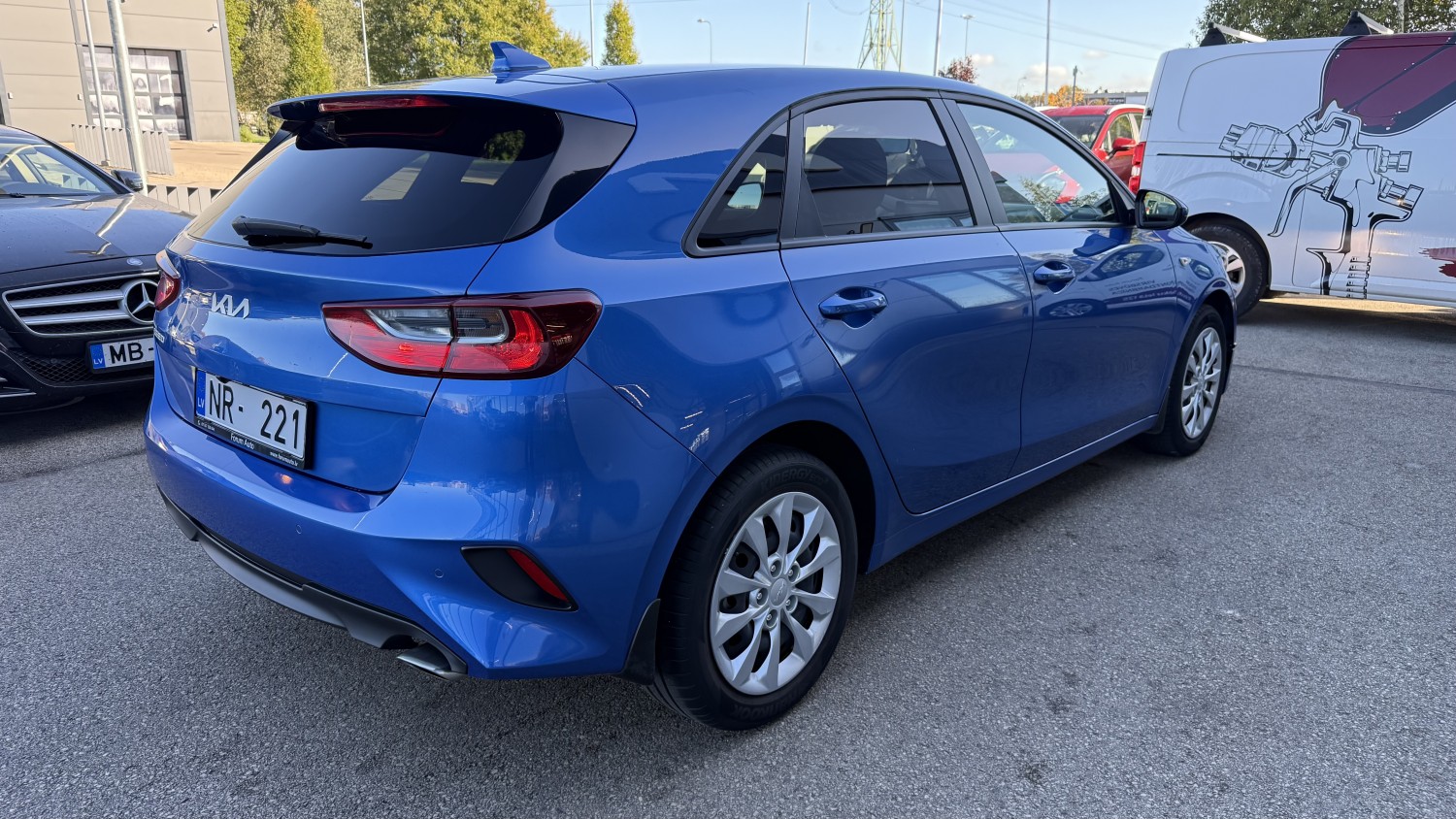 Car image 4