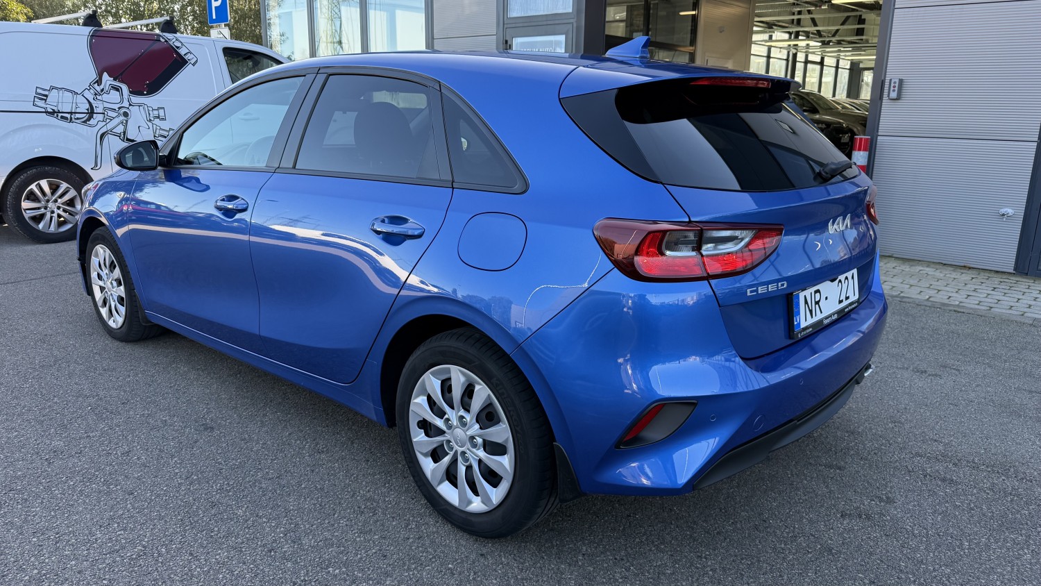 Car image 2