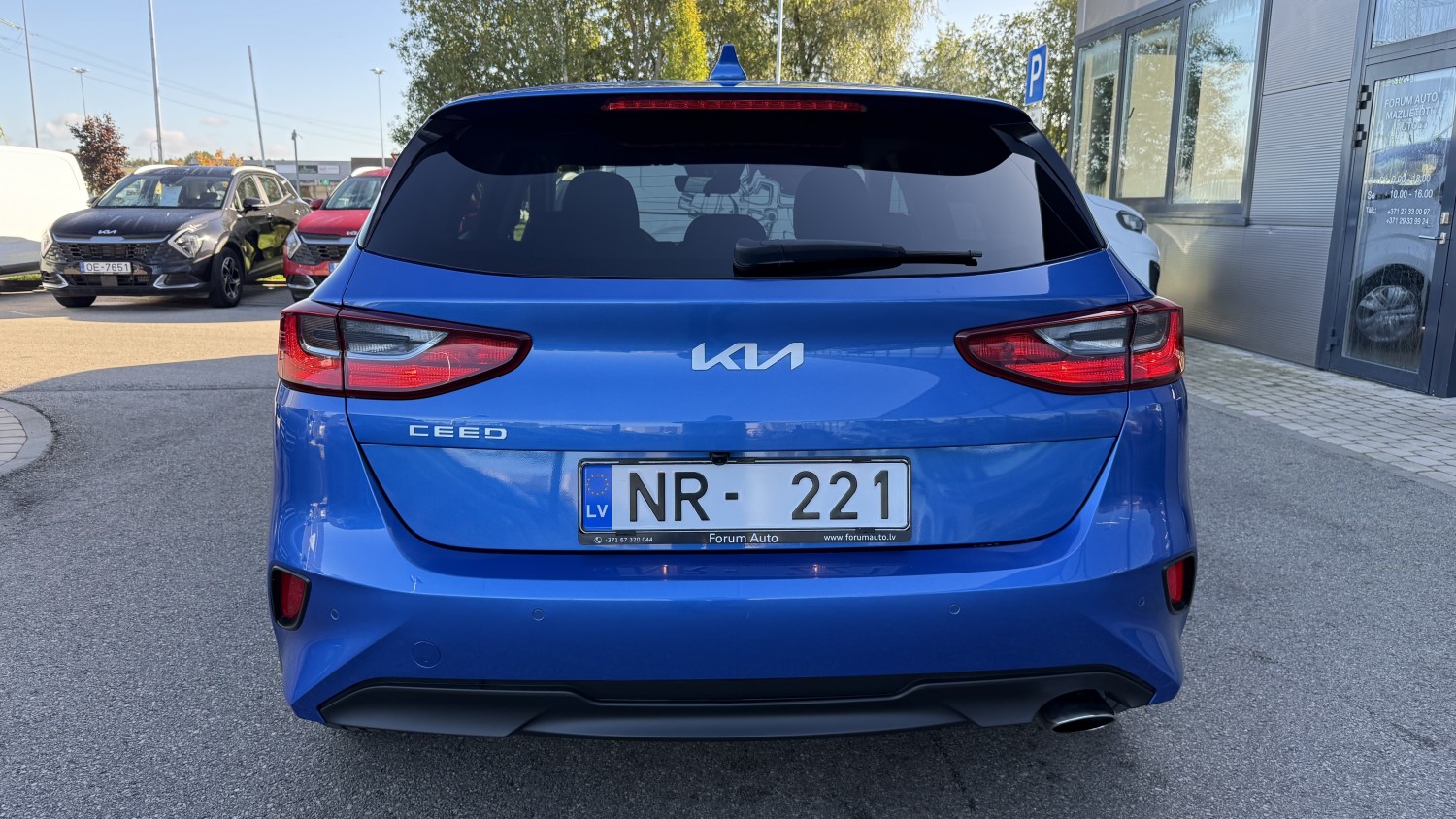 Car image 3