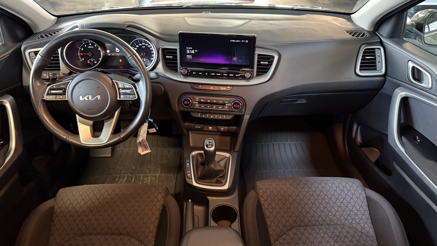 Car image 17