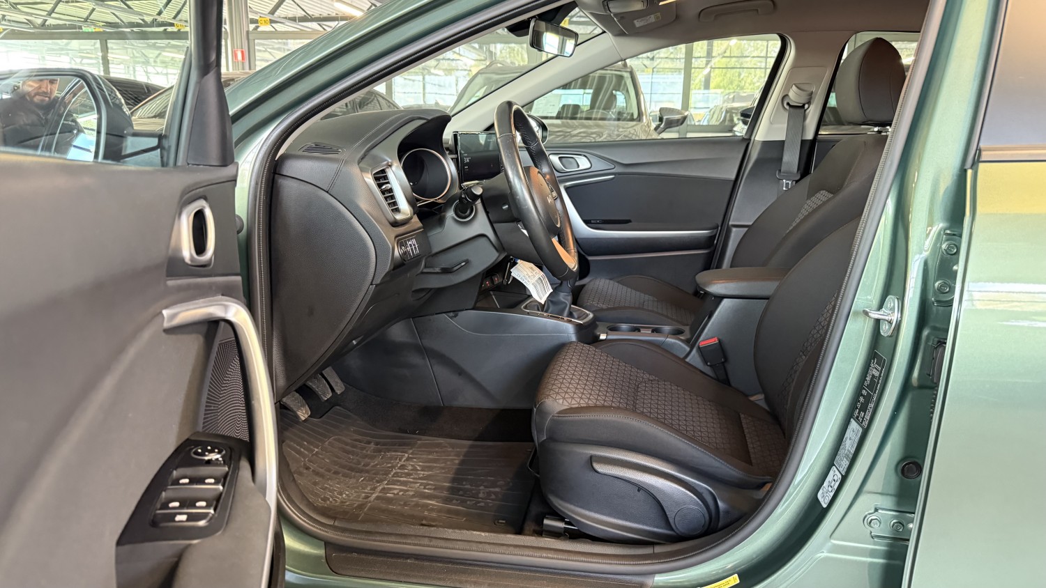 Car image 11