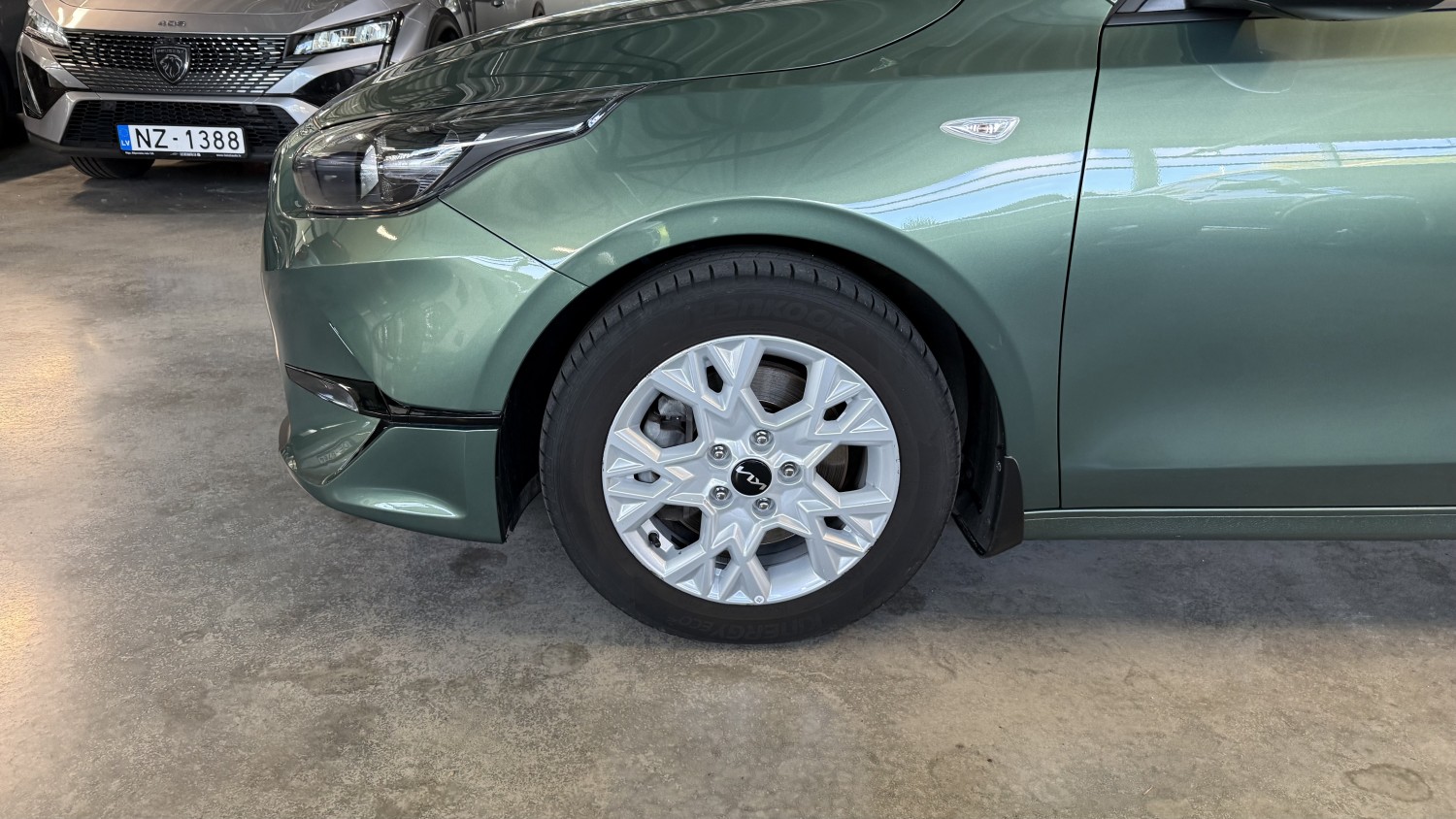 Car image 8