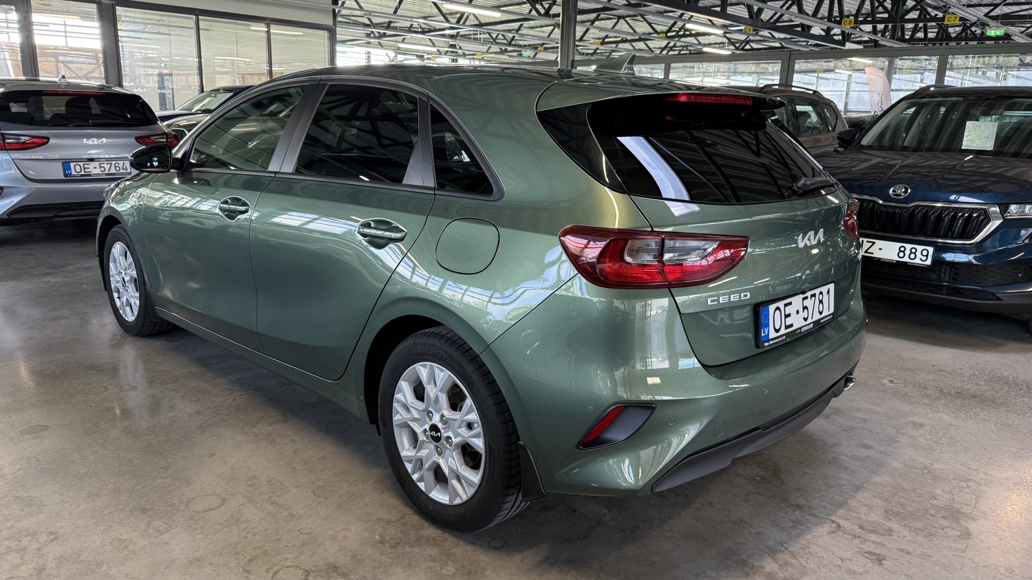 Car image 2